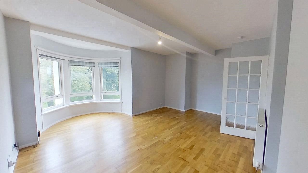 Flat Lomond Avenue in Renfrew