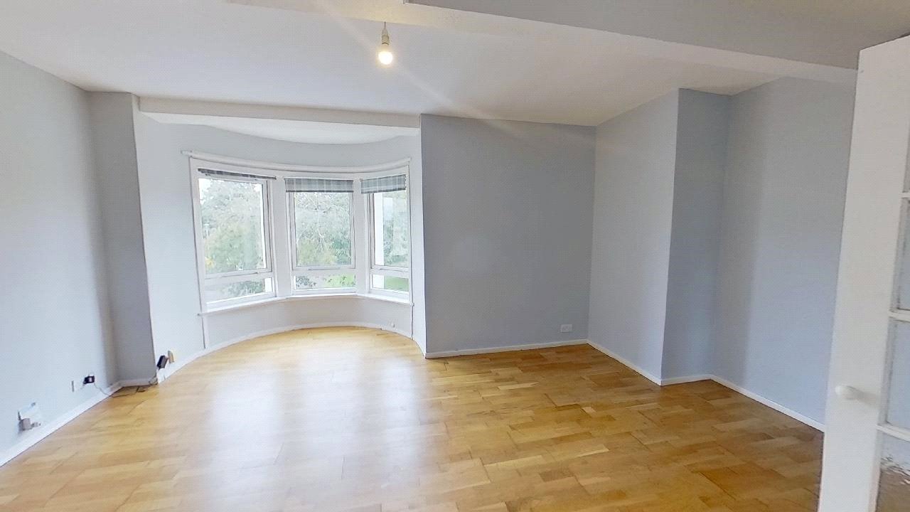 Flat Lomond Avenue in Renfrew