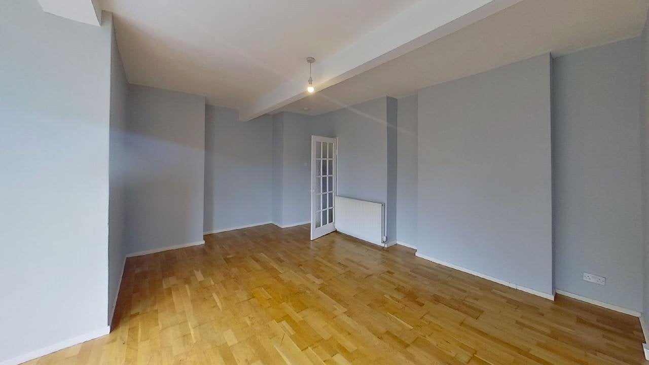 Flat Lomond Avenue in Renfrew
