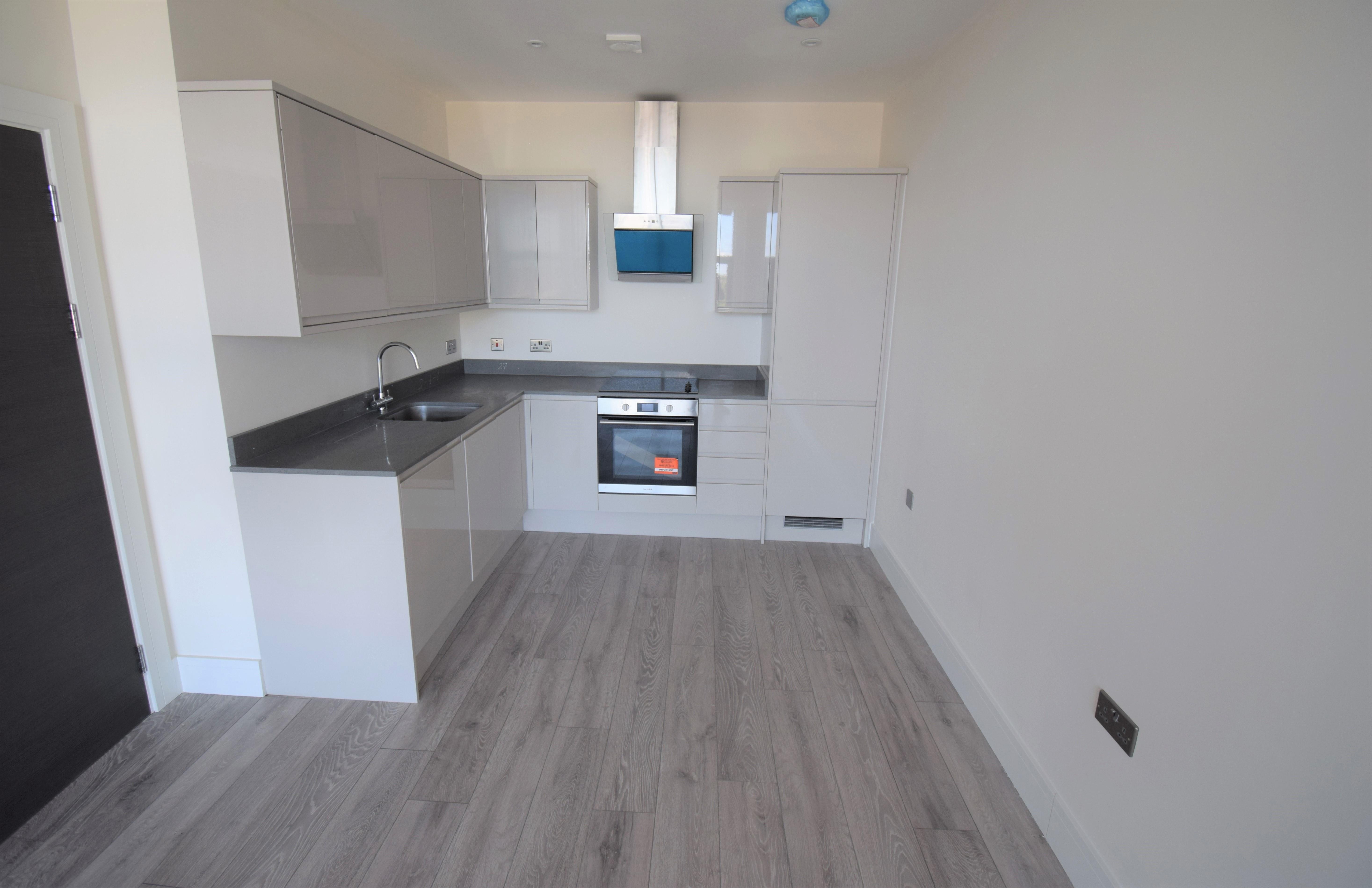 Flat Hadlow Court in Slough