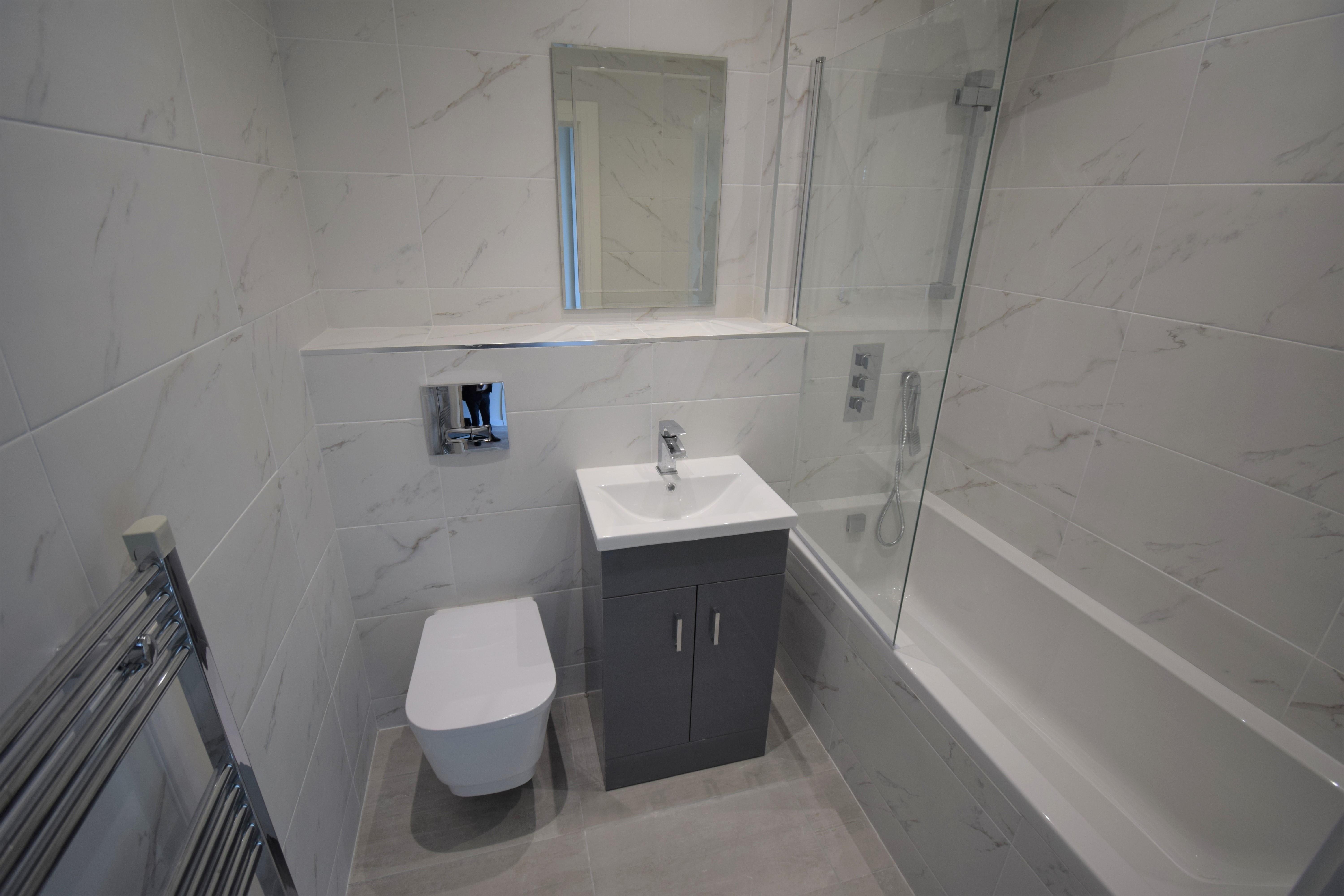 Flat Hadlow Court in Slough