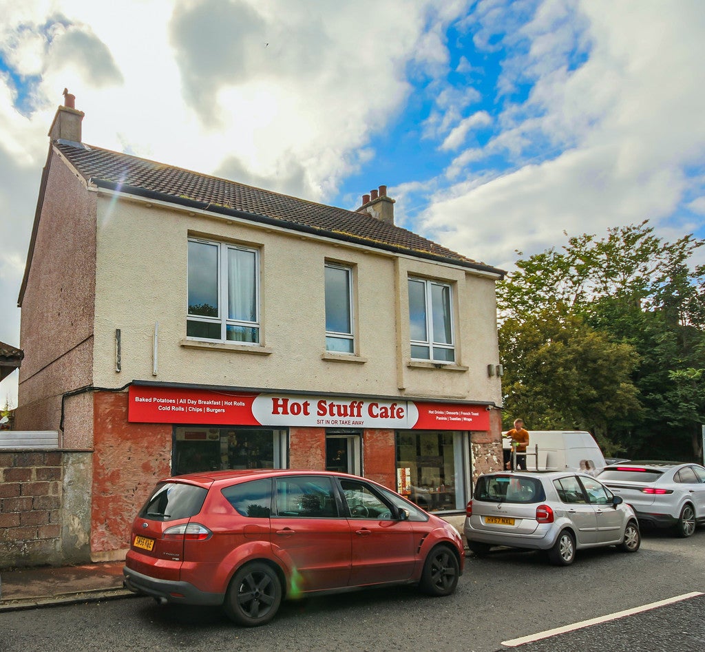 Flat Main Street in Fauldhouse
