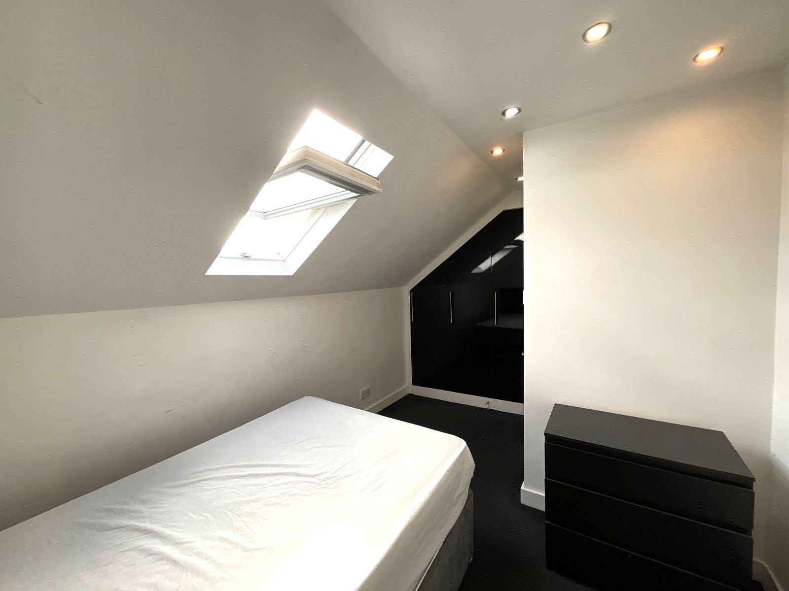 Room Queens Road in Doncaster