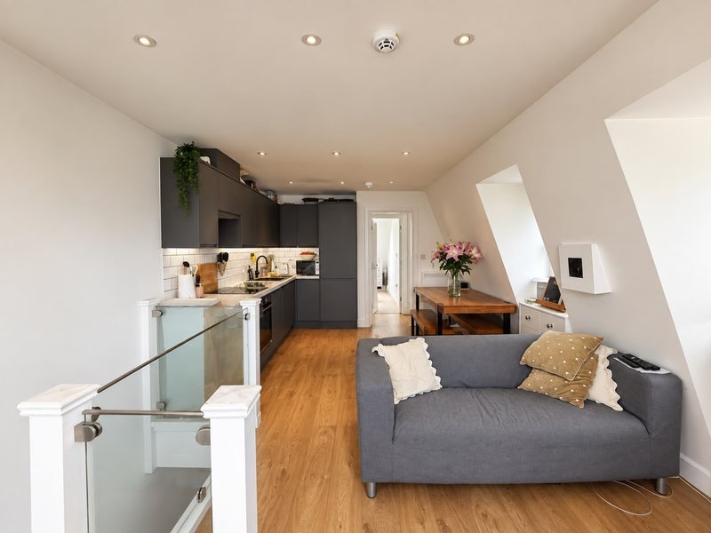 Flat Stapleton Road in Greater London