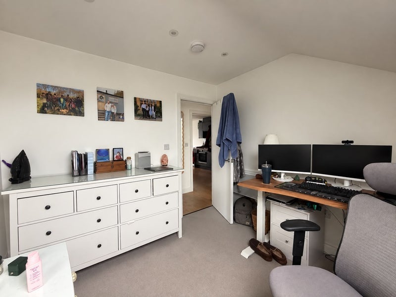 Flat Stapleton Road in Greater London