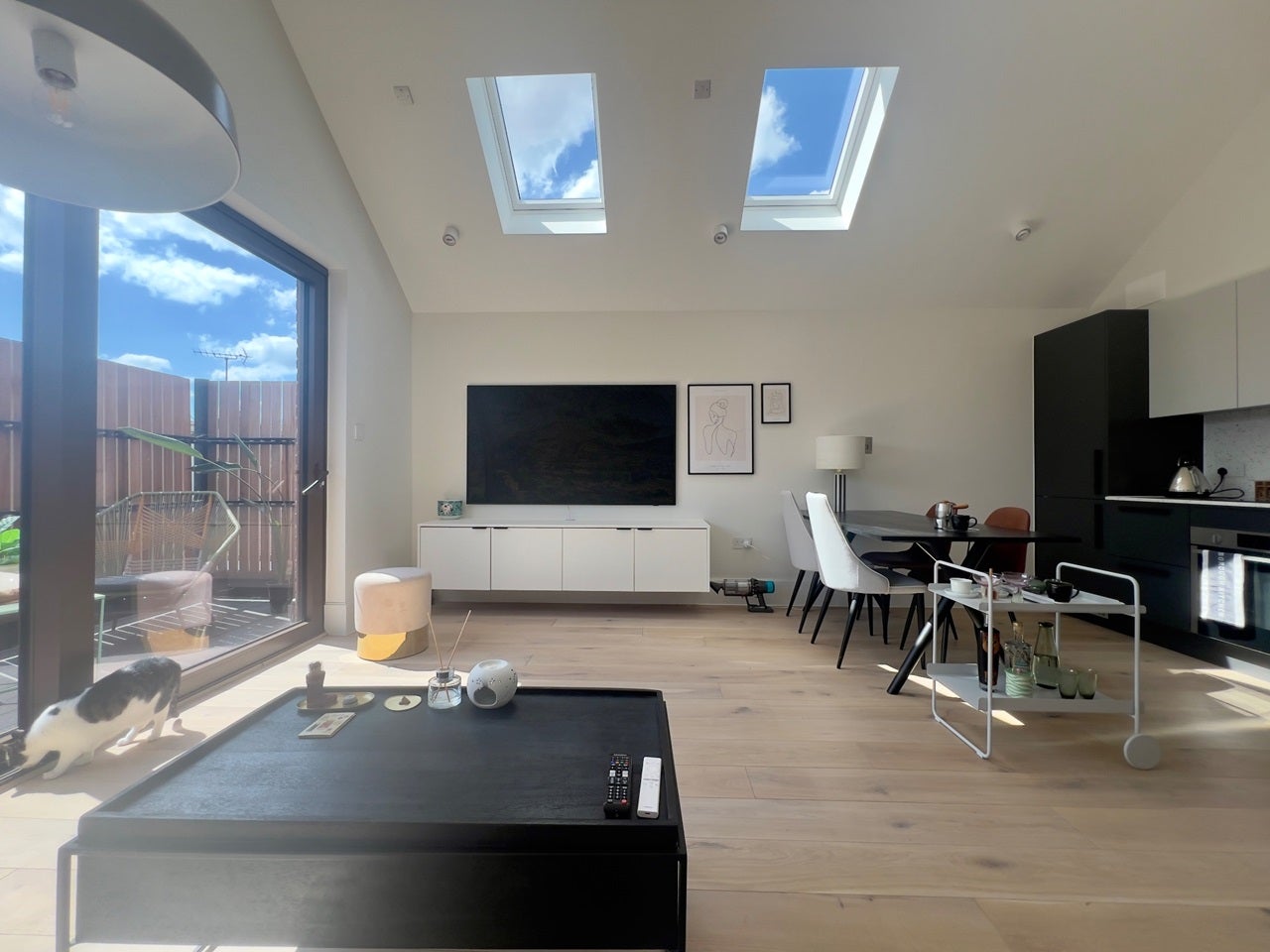 Flat Carlyle Road in Greater London