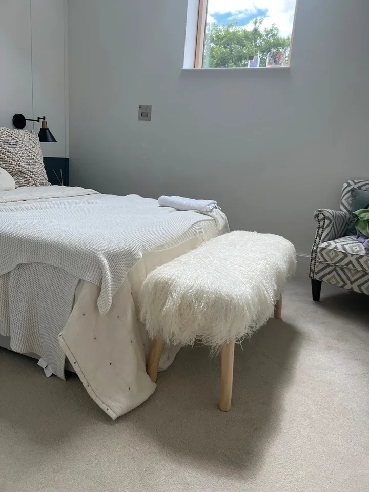 Flat Carlyle Road in Greater London