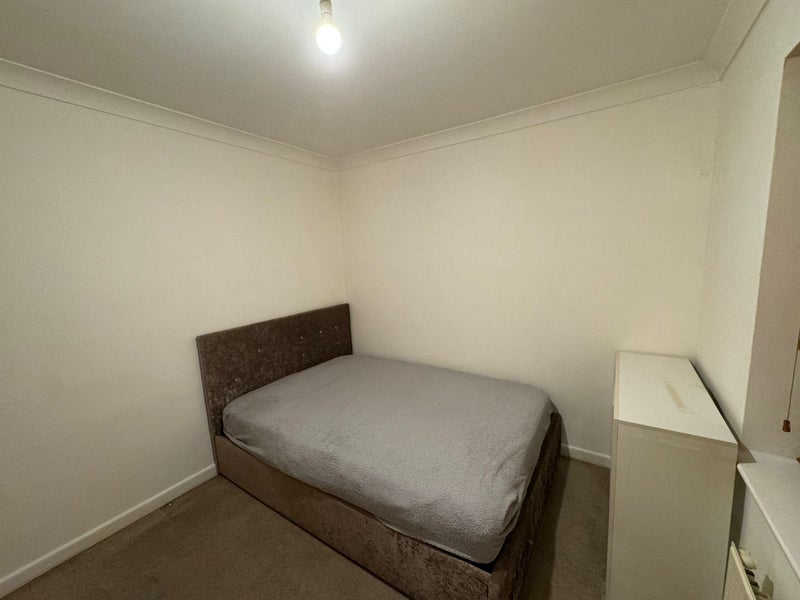 Room Ellenbridge Way in Greater London