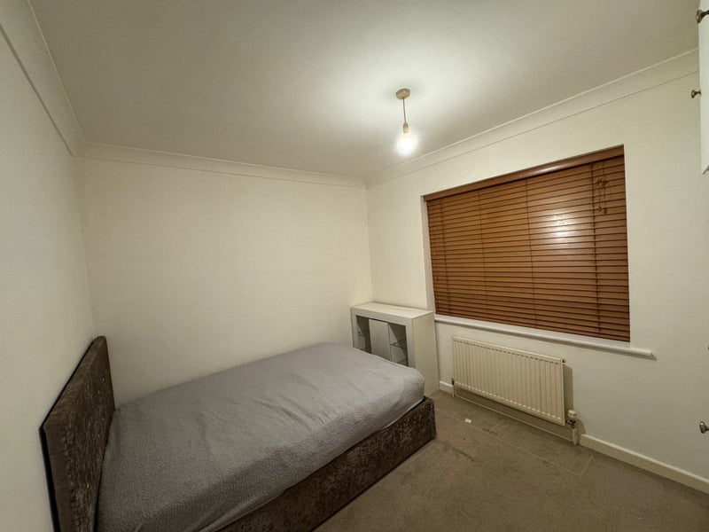 Room Ellenbridge Way in Greater London