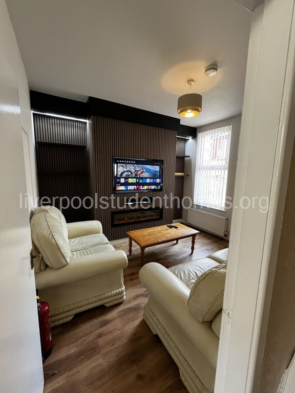 Room Shaw Street in Liverpool