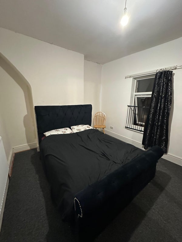 Room Jamieson Road in Liverpool