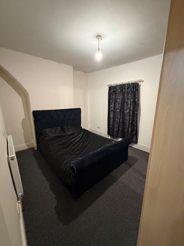 Room Jamieson Road in Liverpool
