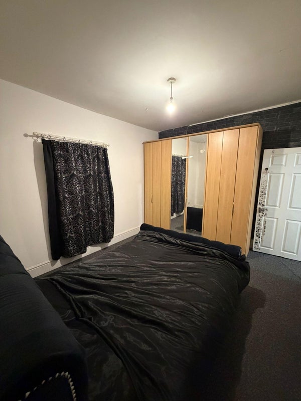 Room Jamieson Road in Liverpool
