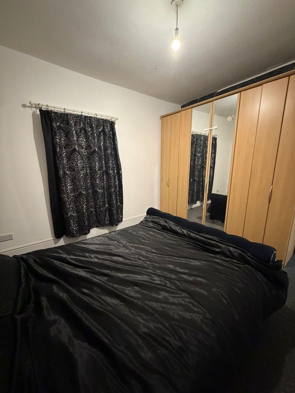 Room Jamieson Road in Liverpool