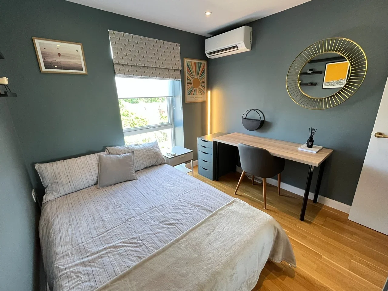 Room Battersea Park Road in Greater London