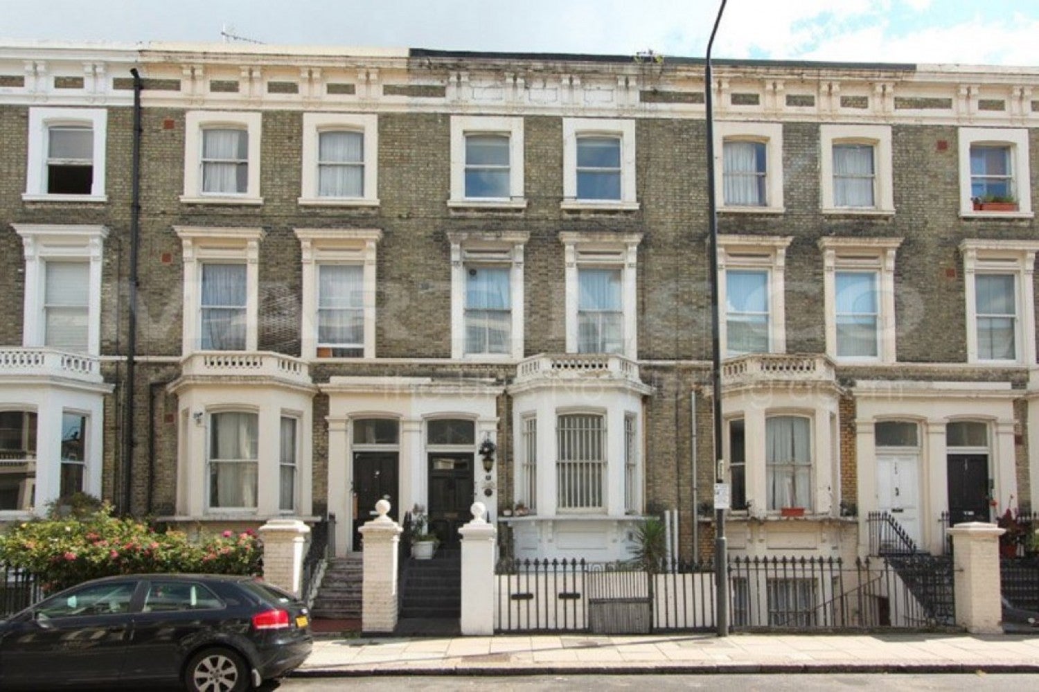 Flat Central Avenue in Greater London