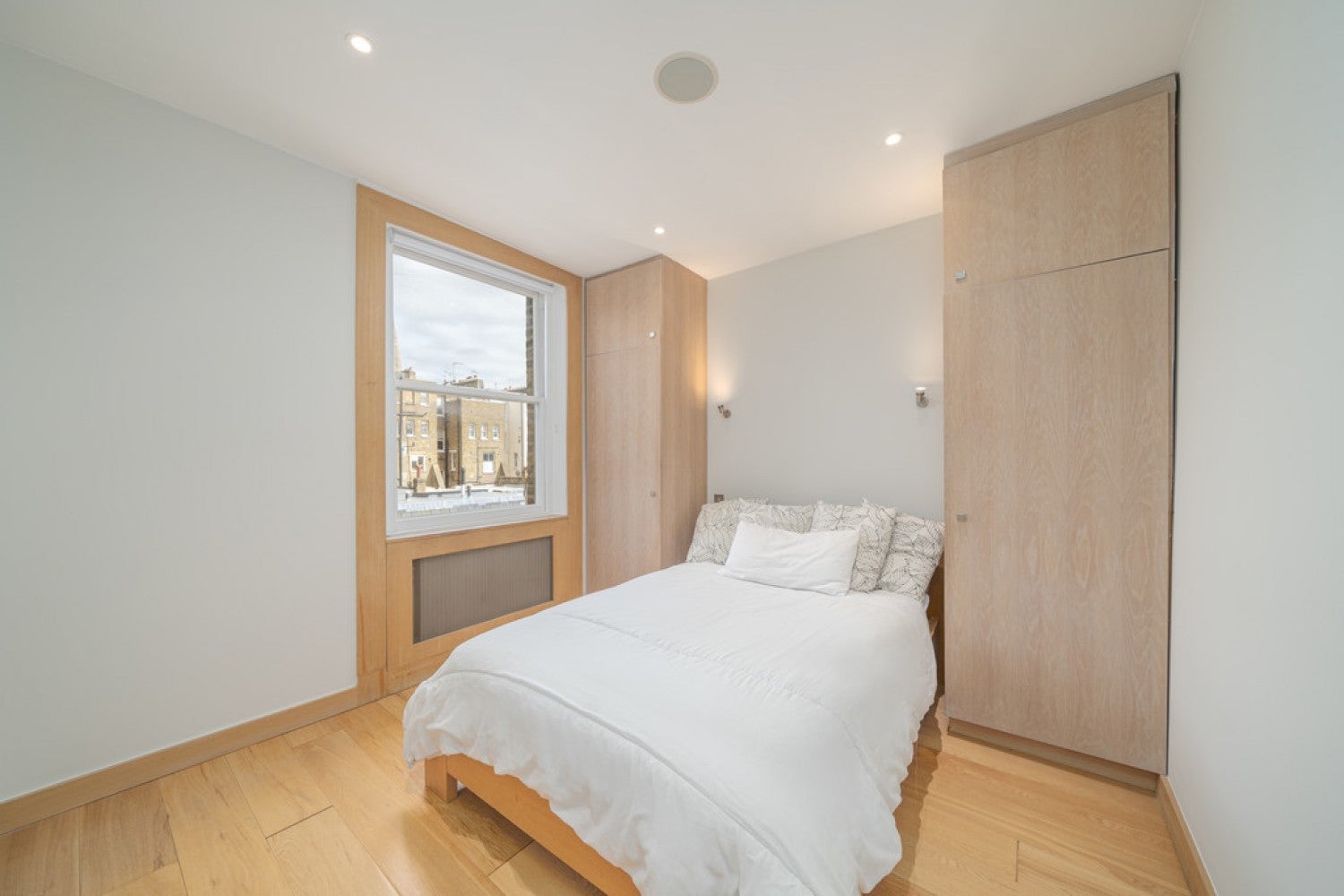 Flat Central Avenue in Greater London