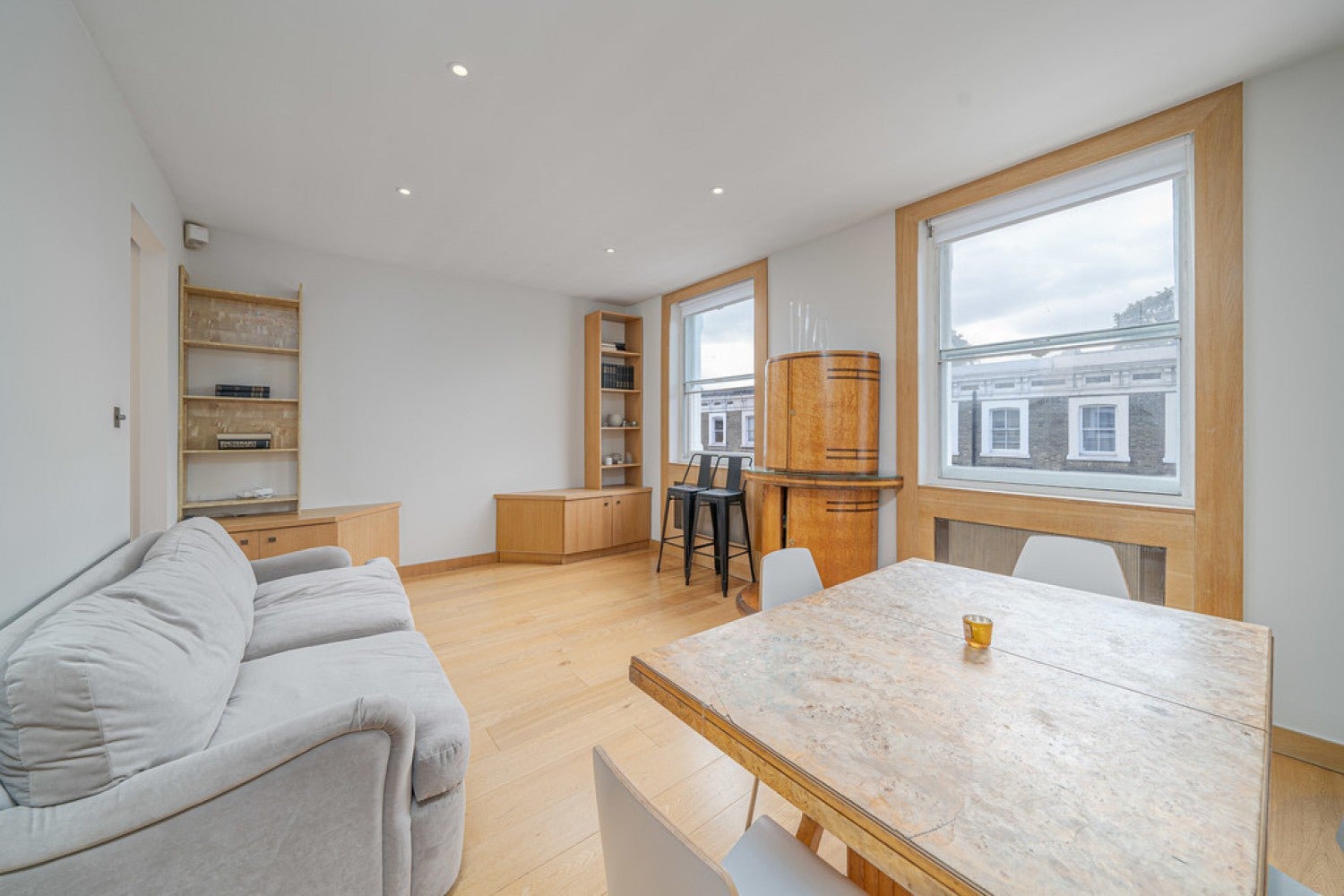 Flat Central Avenue in Greater London
