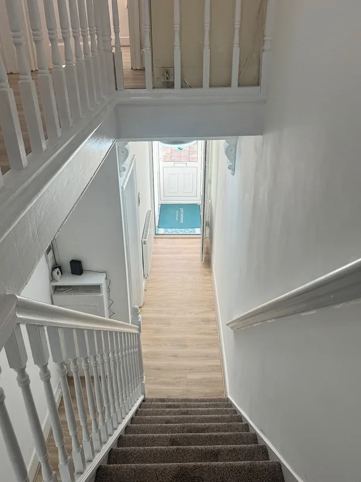 Room Central Road in Greater London