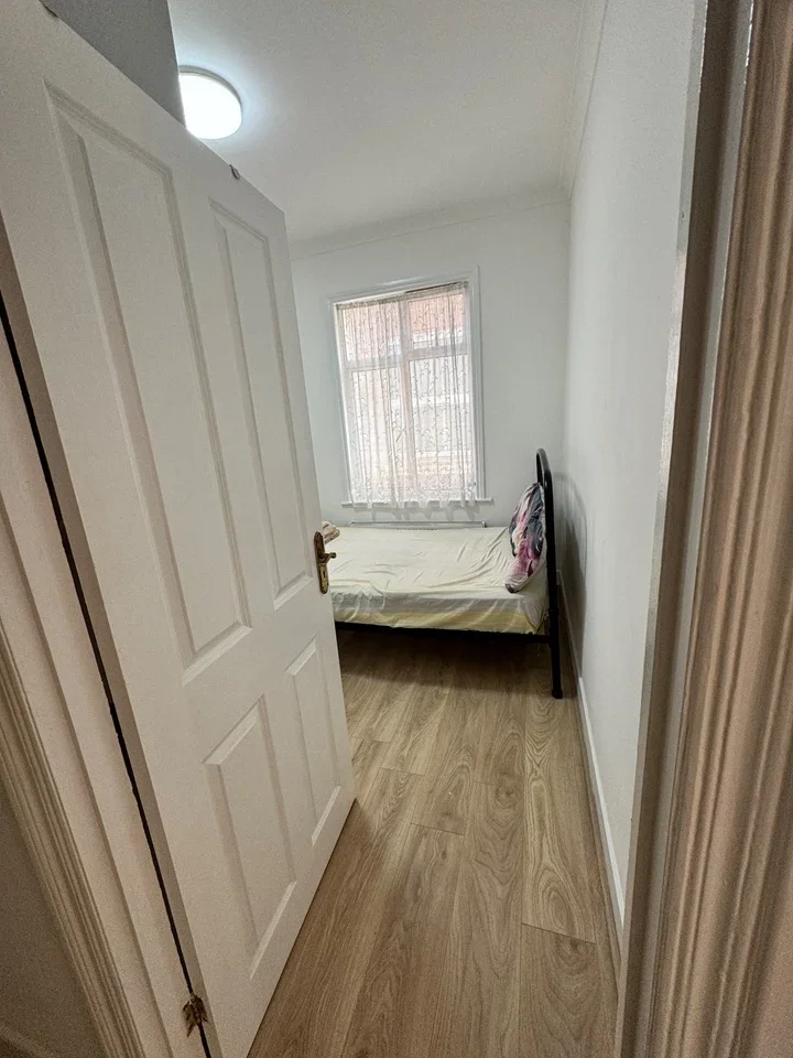 Room Central Road in Greater London
