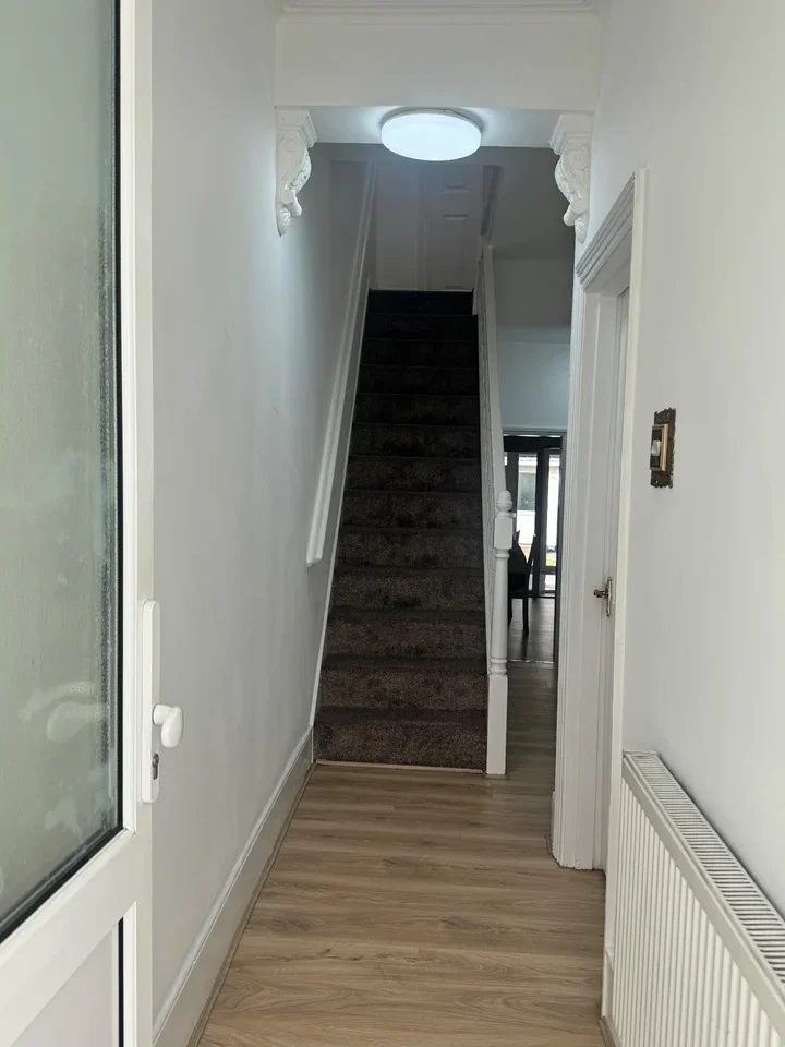 Room Central Road in Greater London