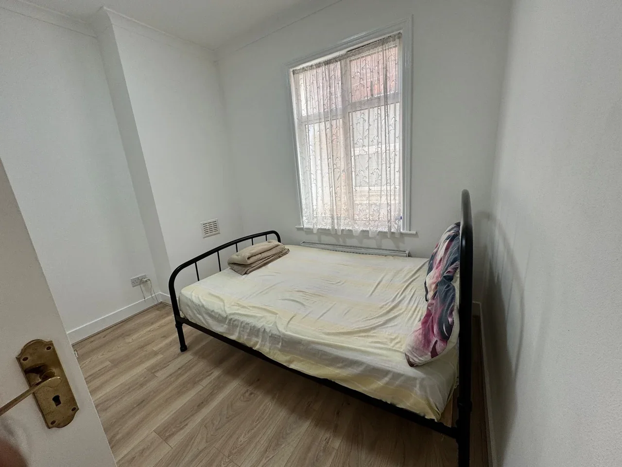 Room Central Road in Greater London