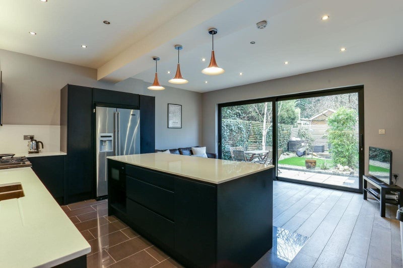 Room Ealing Park Gardens in Greater London