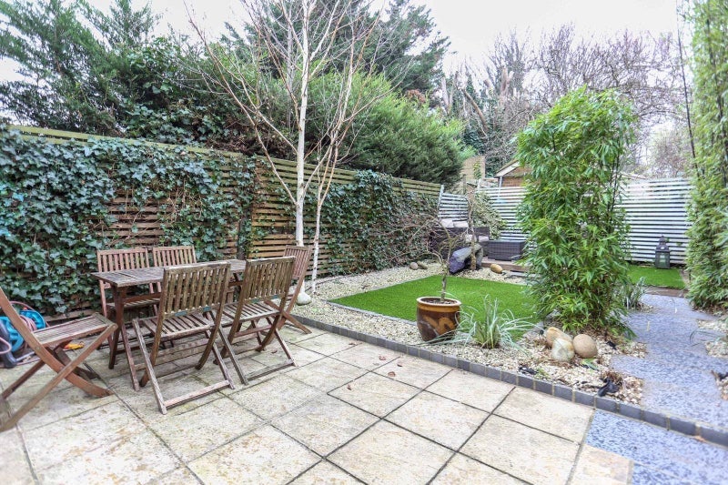 Room Ealing Park Gardens in Greater London