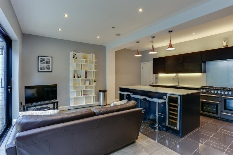 Room Ealing Park Gardens in Greater London