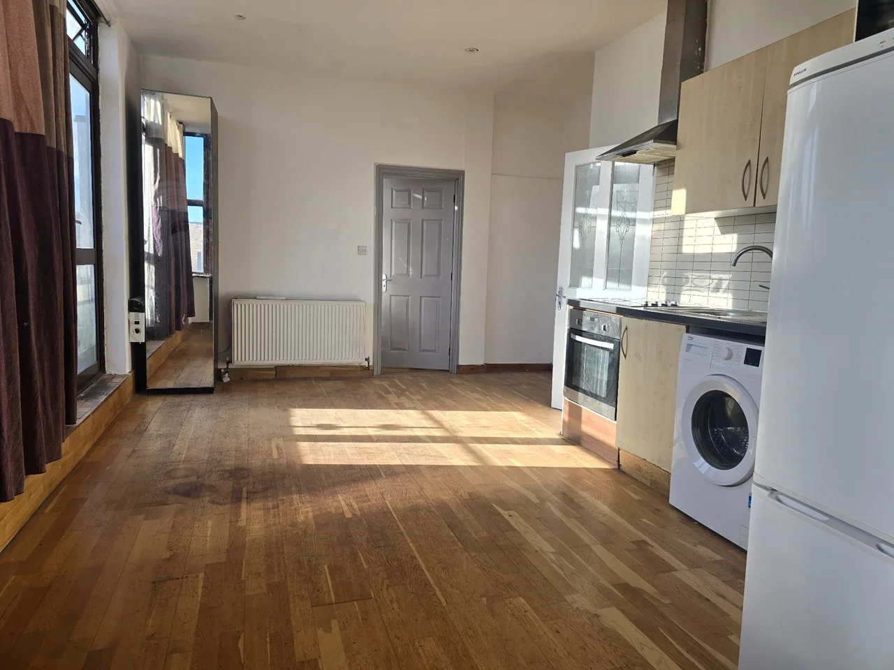 Flat Bonnersfield Lane in Greater London
