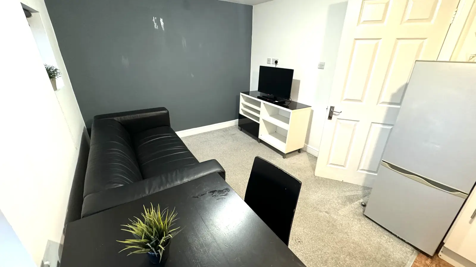 Flat Lillie Road in Greater London