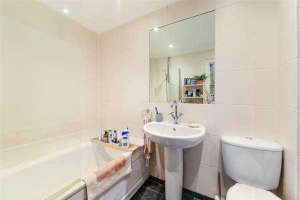Flat Wickham Road in Greater London