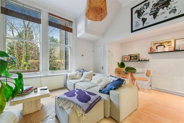 Flat Wickham Road in Greater London