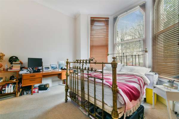 Flat Wickham Road in Greater London