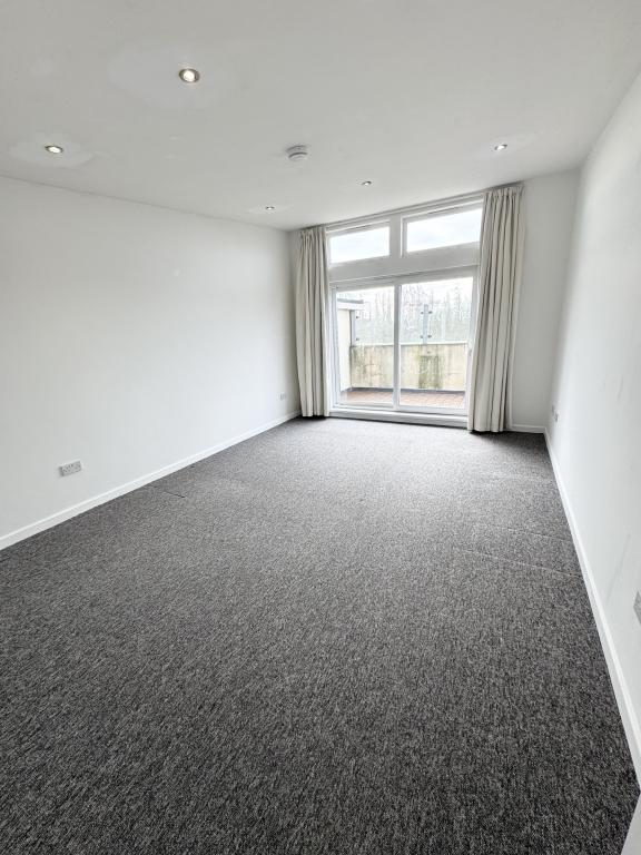 Flat Millbrook Road West in Southampton