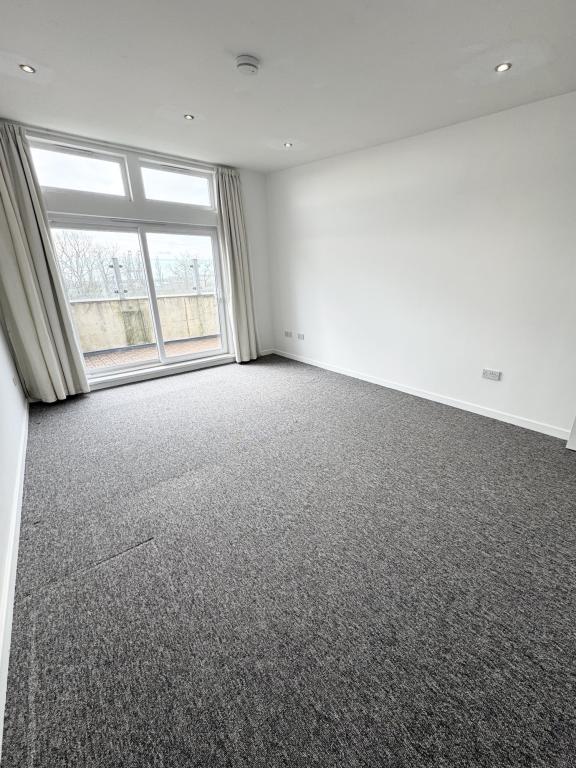 Flat Millbrook Road West in Southampton