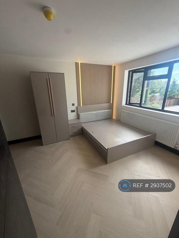 Room Treve Avenue in Greater London