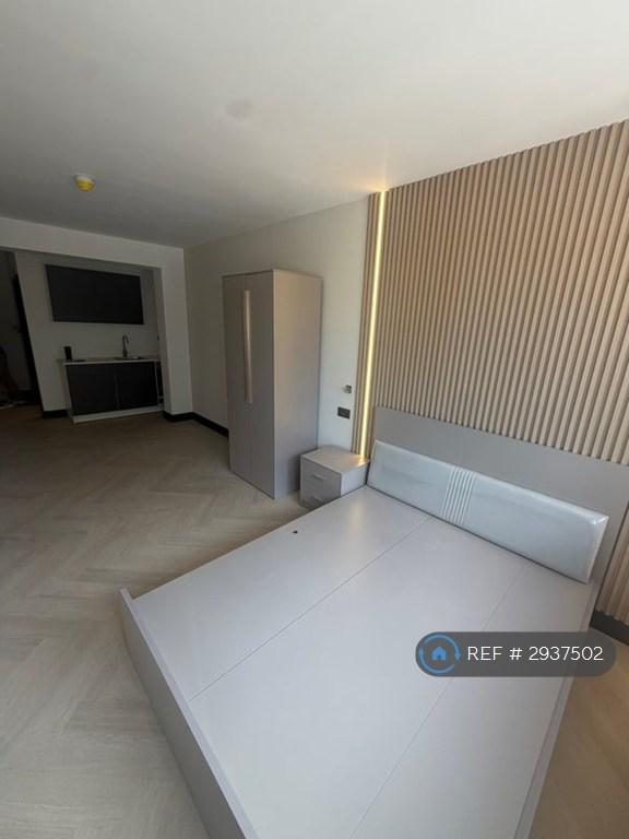 Room Treve Avenue in Greater London