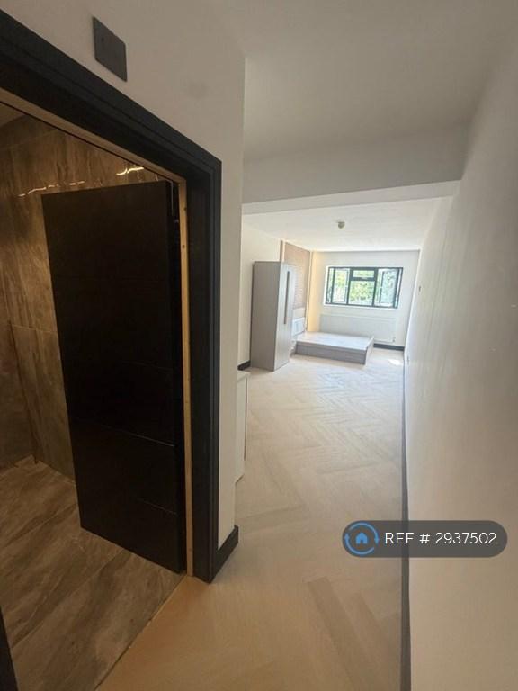 Room Treve Avenue in Greater London