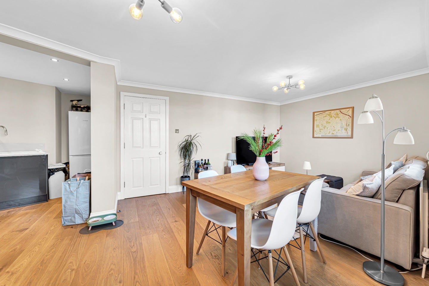 Flat Huntingdon Gardens in Greater London