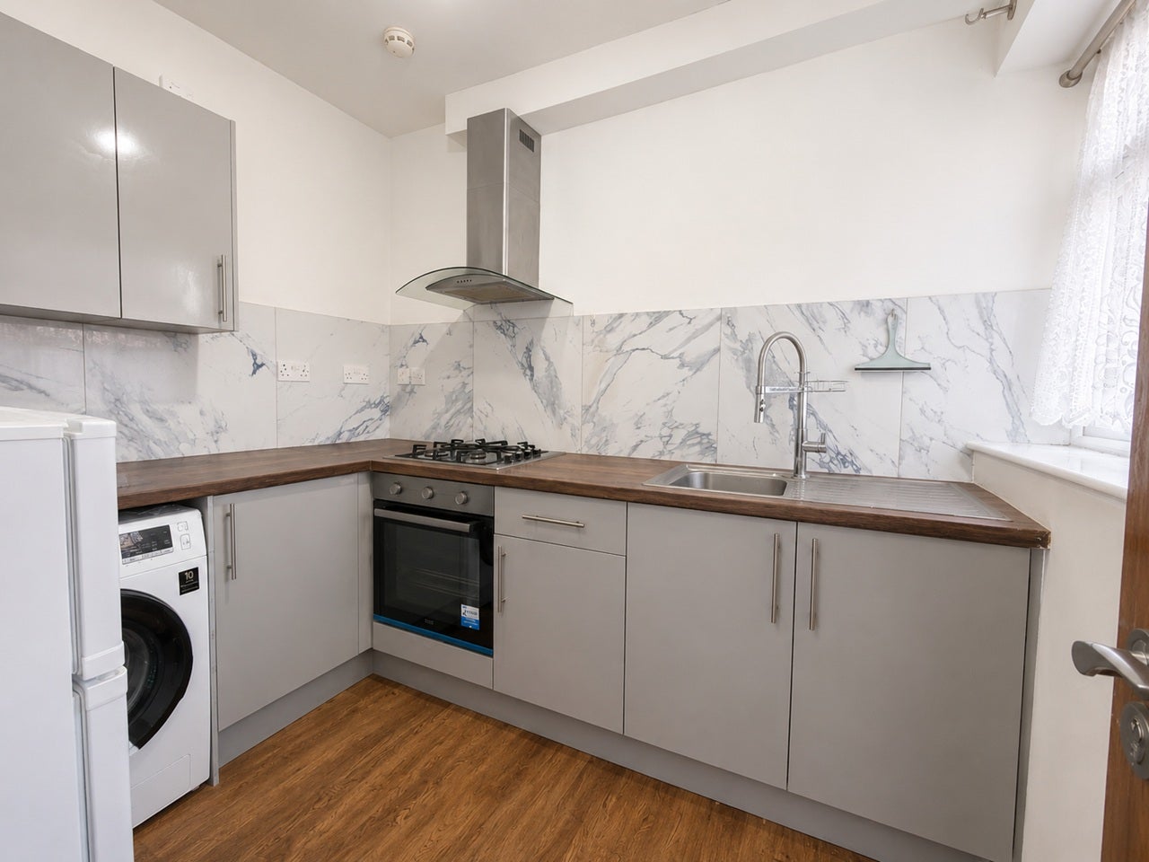 Flat Osborne Road in Greater London