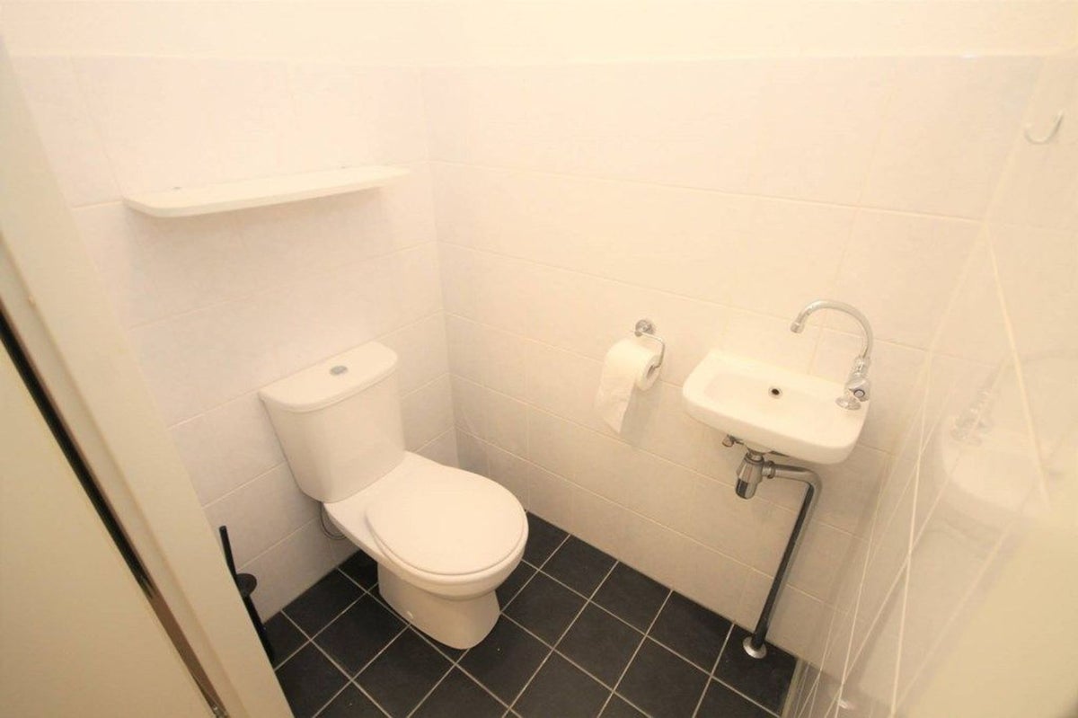 Appartement aan de Simon Carmiggelthof in Den Haag (2492 JR)