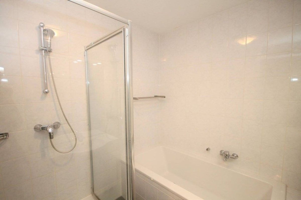 Appartement aan de Simon Carmiggelthof in Den Haag (2492 JR)