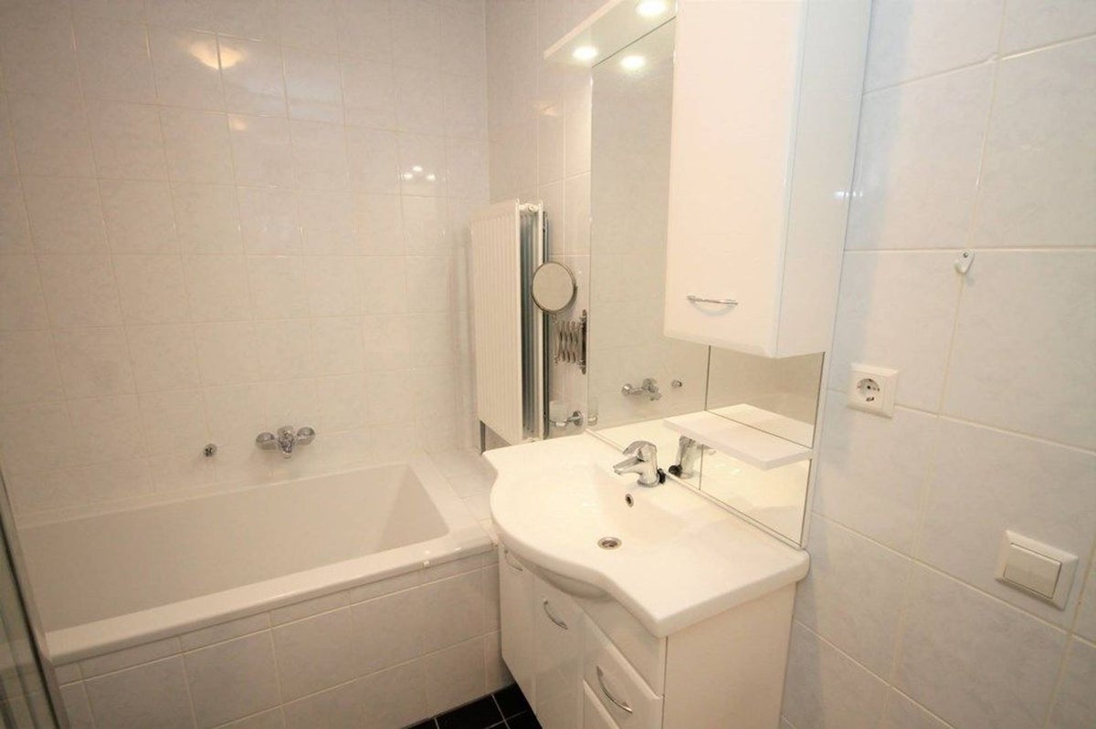 Appartement aan de Simon Carmiggelthof in Den Haag (2492 JR)