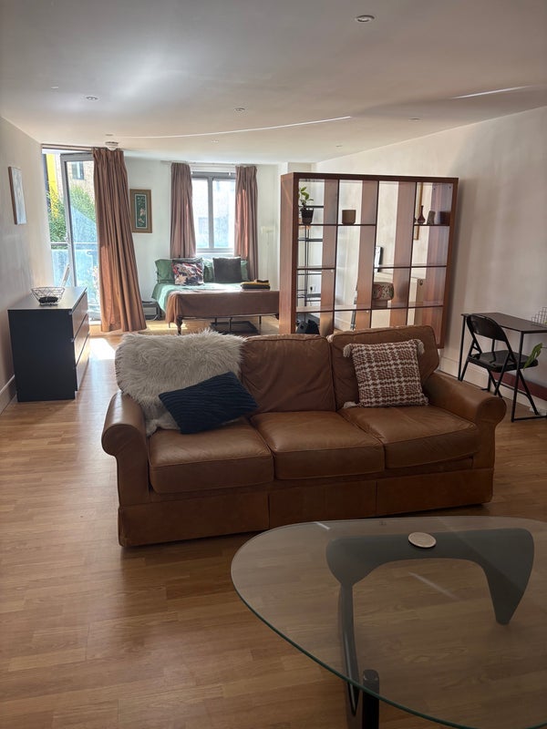 Room Tanner Street in Greater London