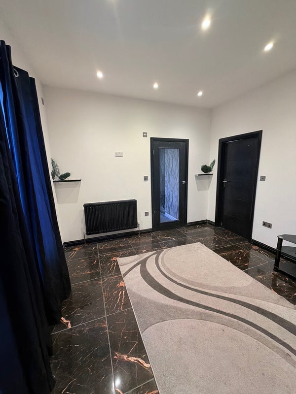 Room Broadstone Way in Bradford