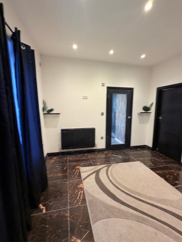 Room Broadstone Way in Bradford