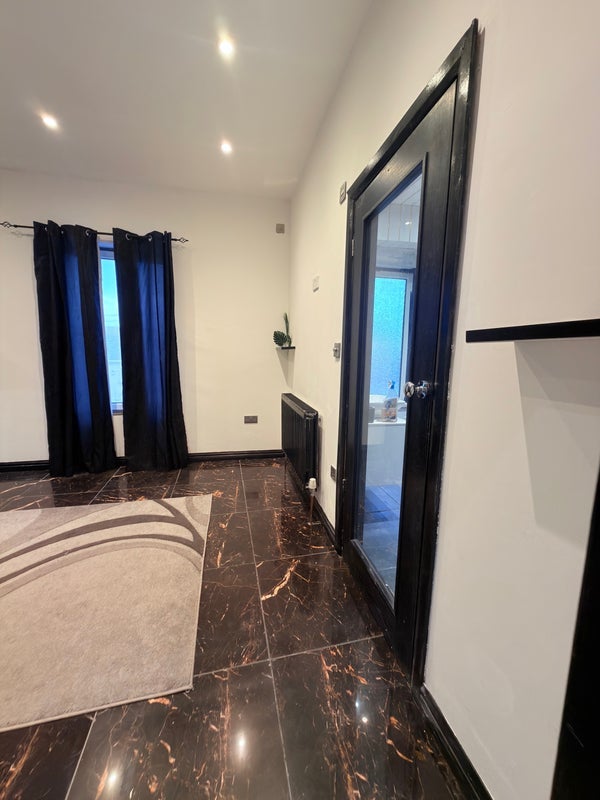 Room Broadstone Way in Bradford