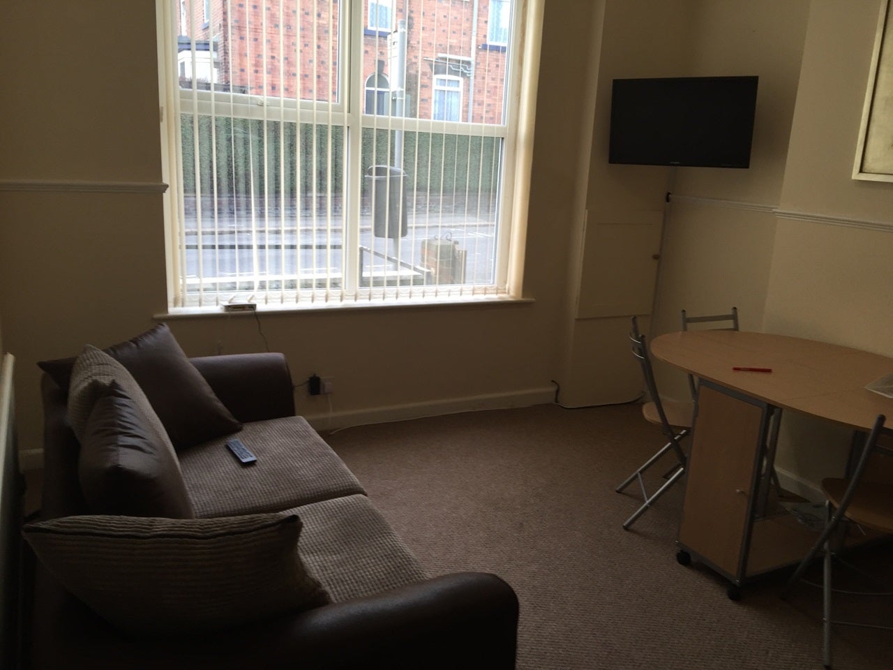 Room Compton Street in Chesterfield