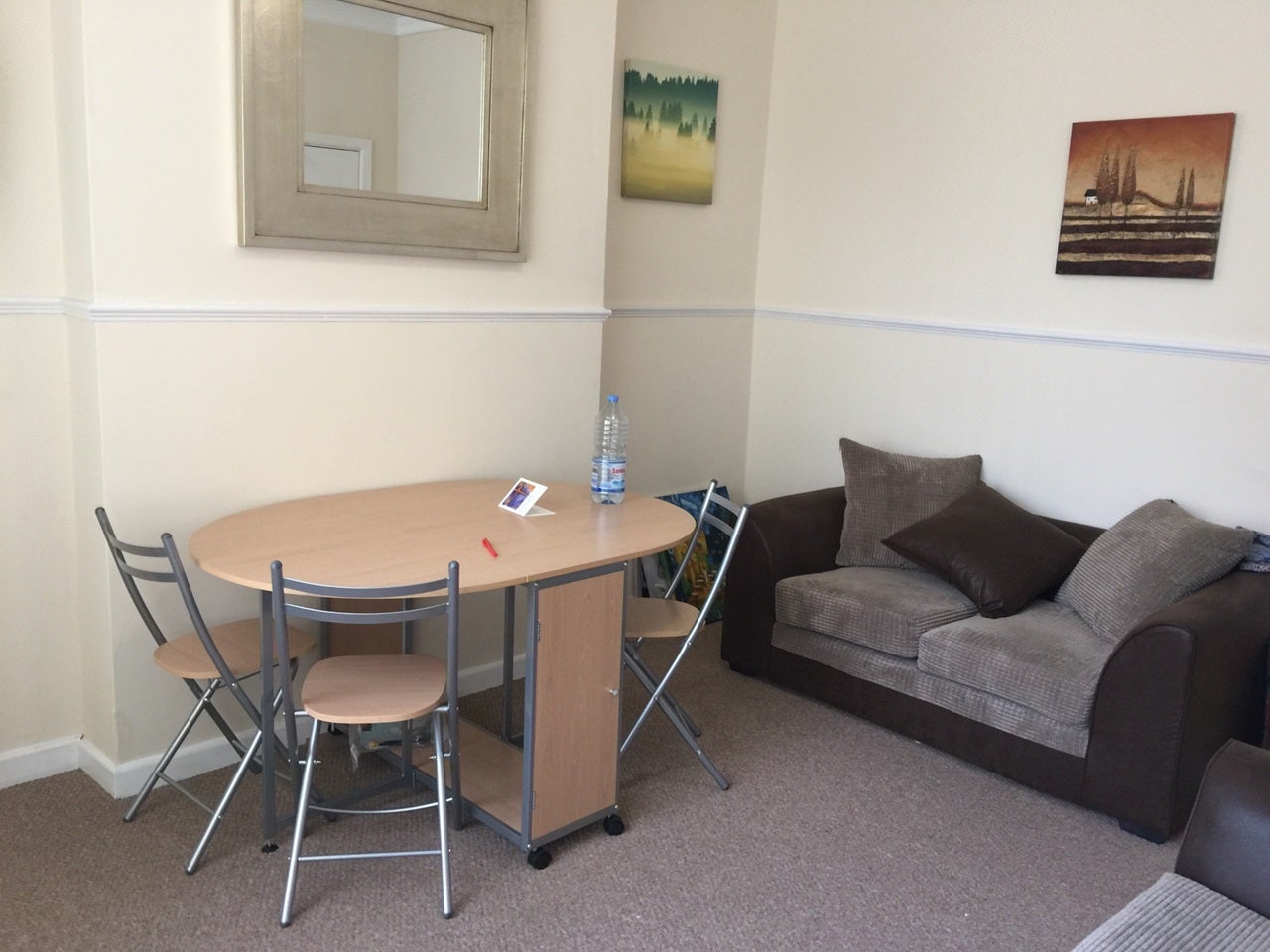 Room Compton Street in Chesterfield